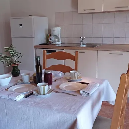 Heraki Apartment *